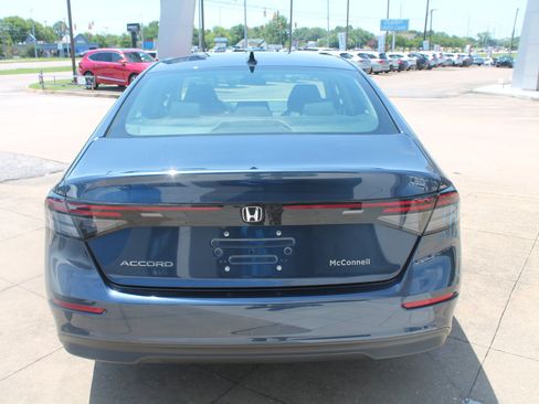 Used 2025 Honda Accord SE image 6