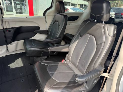 Used 2021 Chrysler Voyager Lxi FWD image 21