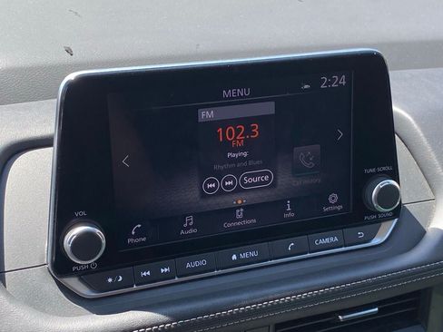 Certified 2025 Nissan Rogue SV FWD image 7