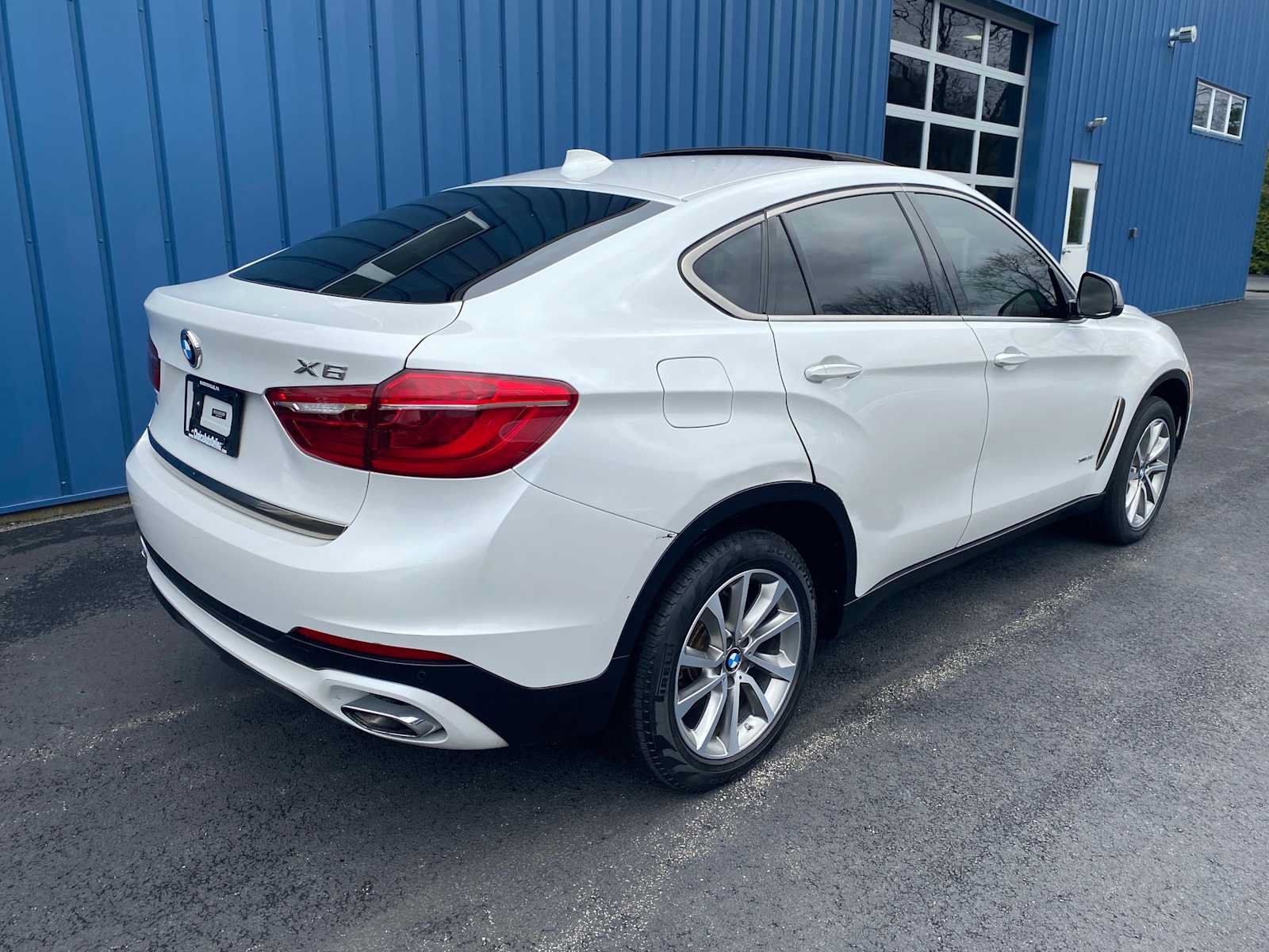 Used 2018 BMW X6 M50i AWD/4WD image 4