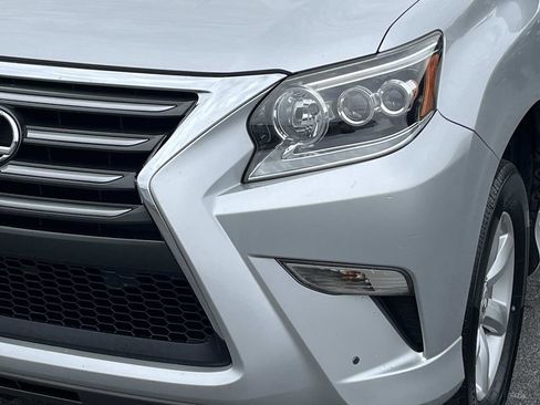 Used 2015 Lexus GX 460 w/ Navigation Package image 11