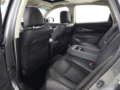 Used 2015 INFINITI Q70 3.7 w/ Deluxe Touring Package image 29