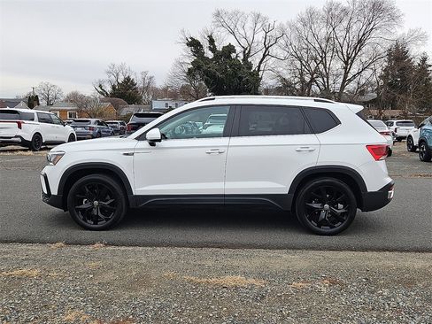 Used 2023 Volkswagen Taos SE image 4