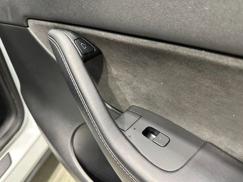 Used 2021 Tesla Model Y Long Range image 10