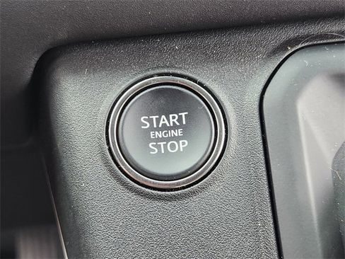 Used 2025 Land Rover Defender 110 X-Dynamic SE image 20