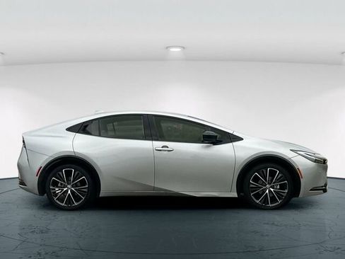 Used 2024 Toyota Prius XLE image 7