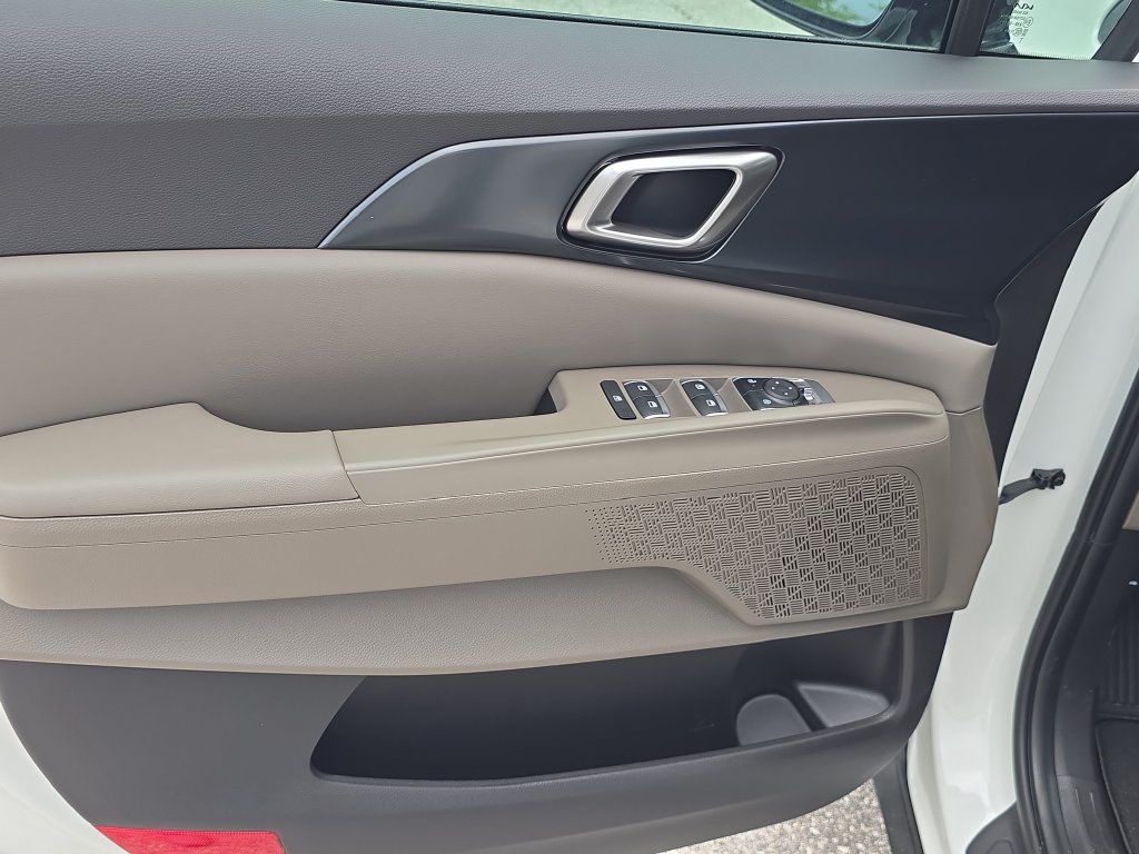 New 2027 Kia Carnival FWD image 18