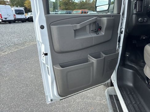 Used 2023 GMC Savana 2500 w/ Driver Convenience Package image 18