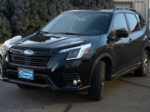 Used 2023 Subaru Forester Premium image 1