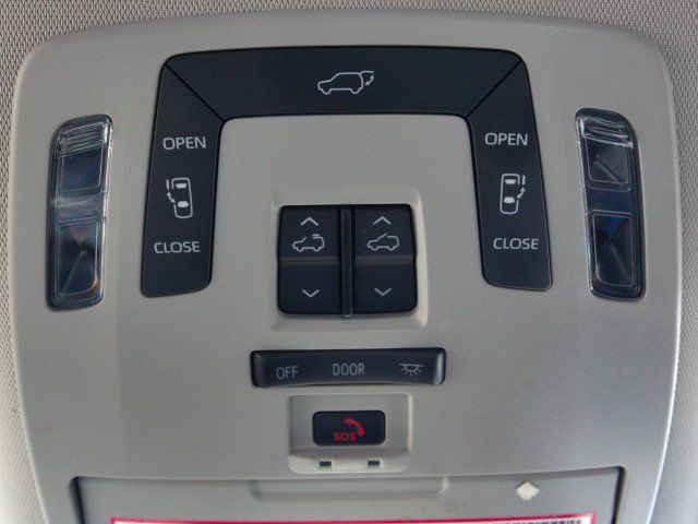Used 2024 Toyota Sienna XLE FWD image 26