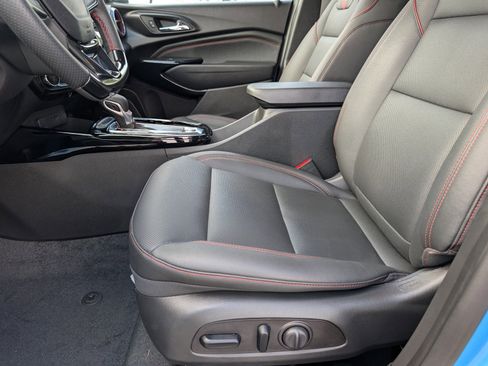 Used 2025 Chevrolet Trax RS w/ Driver Confidence Package image 7