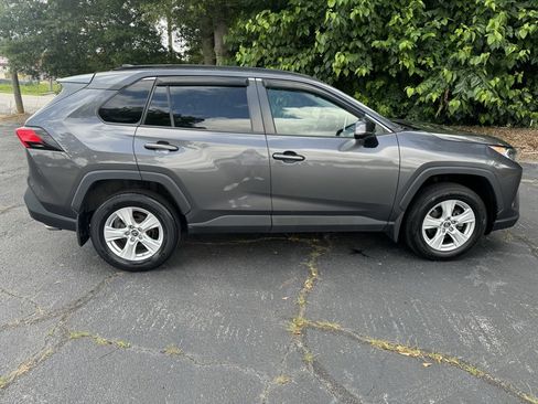 Used 2019 Toyota RAV4 XLE image 6