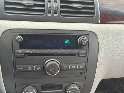 Used 2010 Buick Lucerne CXL FWD image 2