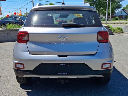Used 2023 Hyundai Venue SEL FWD image 6