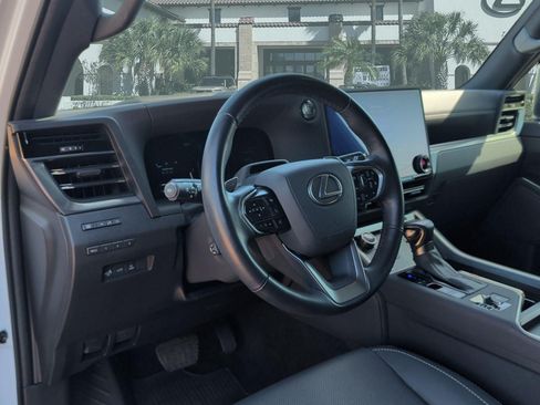 Used 2024 Lexus GX 550 w/ Accessory Package (Z1) AWD/4WD image 12