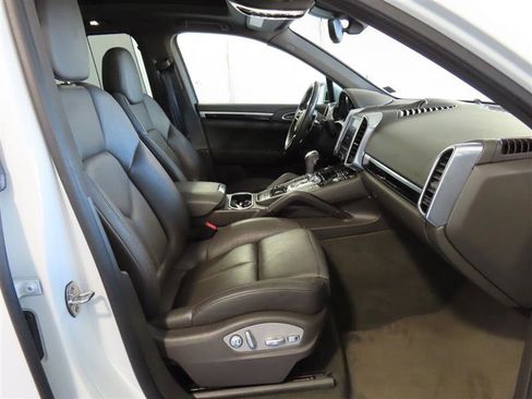Used 2017 Porsche Cayenne Platinum Edition w/ Premium Package Plus (PJX) image 37
