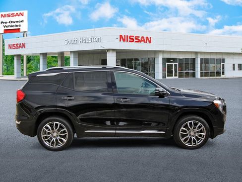 Used 2024 GMC Terrain Denali w/ Denali Premium Package image 5