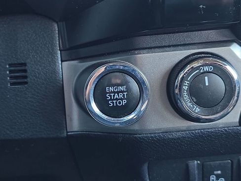 Used 2016 Toyota Tacoma Limited image 20