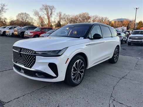 Used 2024 Lincoln Nautilus Reserve image 7