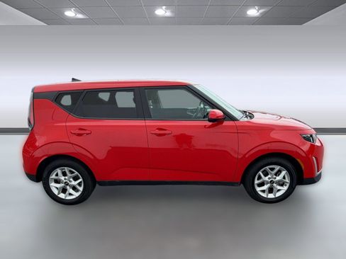 Used 2025 Kia Soul LX w/ LX Technology Package FWD image 7