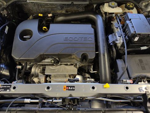 Used 2023 GMC Terrain SLE FWD image 30