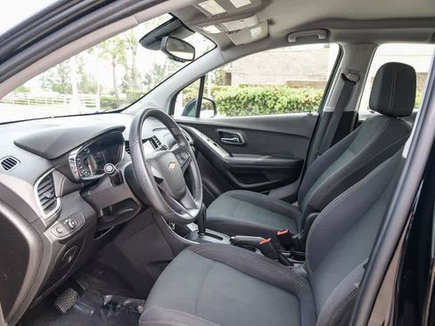 Used 2018 Chevrolet Trax LS image 16