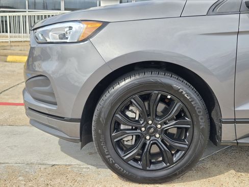 Used 2024 Ford Edge SE w/ Black Appearance Package image 5