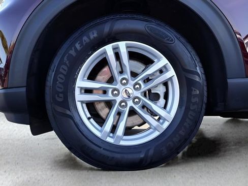 Used 2022 Ford Explorer XLT w/ Equipment Group 202A AWD/4WD image 22