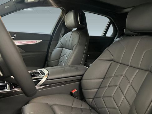 Used 2026 BMW i7 eDrive50 w/ M Sport Package image 5