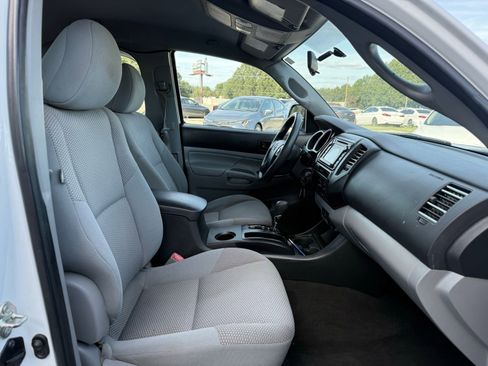 Used 2015 Toyota Tacoma 2WD Access Cab image 19
