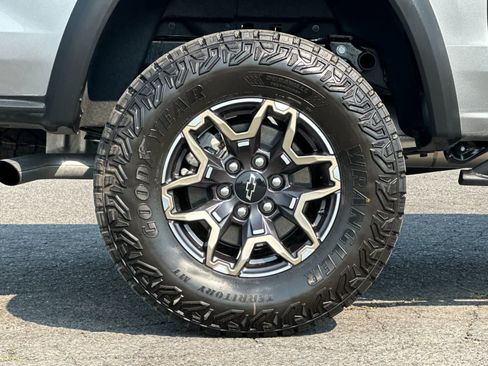 Used 2026 Chevrolet Colorado ZR2 w/ Technology Package AWD/4WD image 26