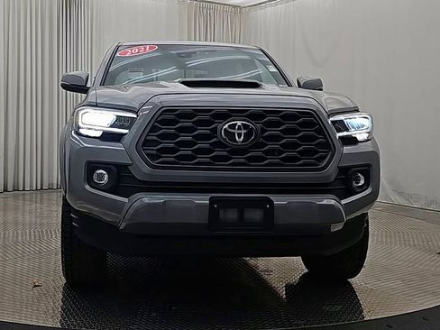 Used 2021 Toyota Tacoma TRD Sport w/ Technology Package AWD/4WD image 3