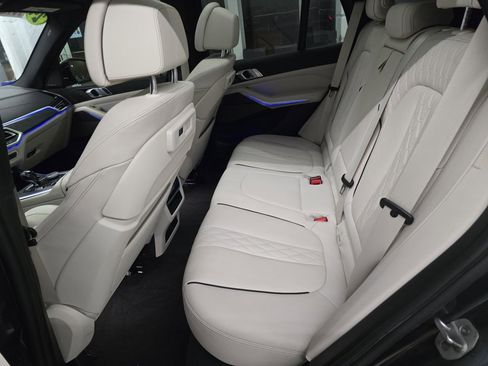 Used 2021 BMW X5 M50i w/ Premium Package image 32