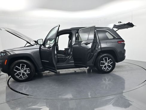 Used 2024 Jeep Grand Cherokee Limited w/ Trailer Tow Package AWD/4WD image 74