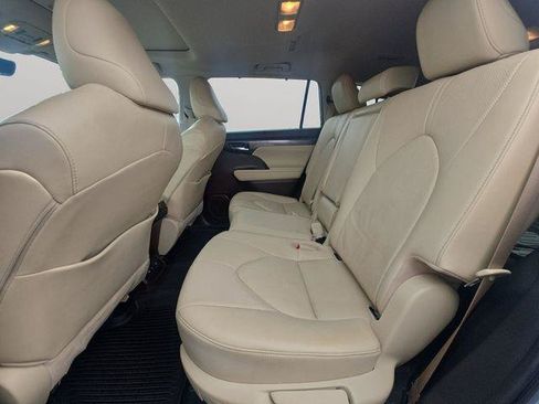 Certified 2020 Toyota Highlander Limited AWD/4WD image 12