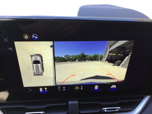 New 2026 Chevrolet Equinox LT w/ Convenience Package II AWD/4WD image 18