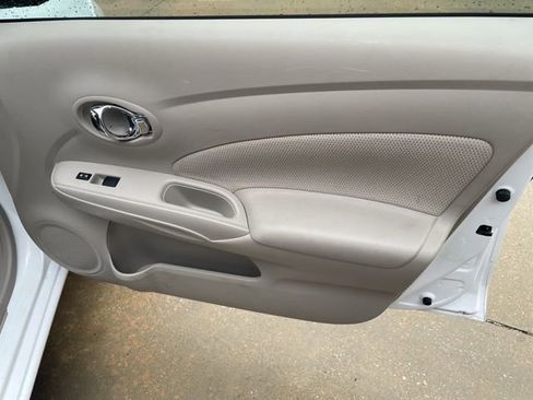 Used 2012 Nissan Versa SL image 14