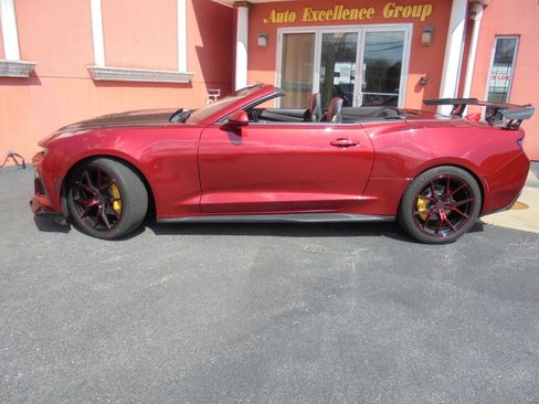 Used 2017 Chevrolet Camaro LT RWD image 5