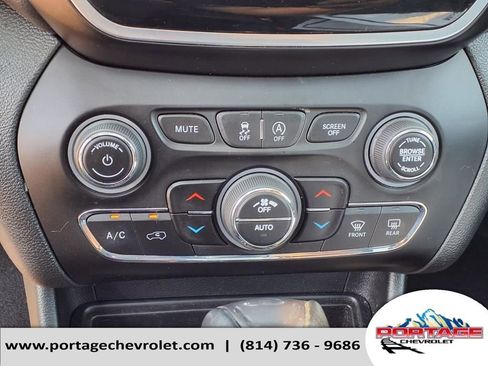 Used 2021 Jeep Cherokee Limited image 25