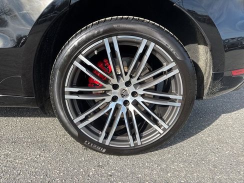 Used 2017 Porsche Macan Turbo image 34