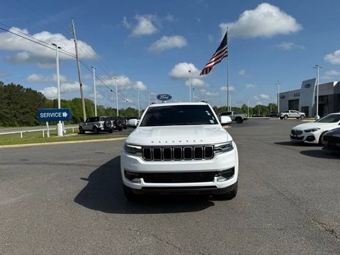 Used 2022 Jeep Wagoneer Series I w/ Premium Group I image 2