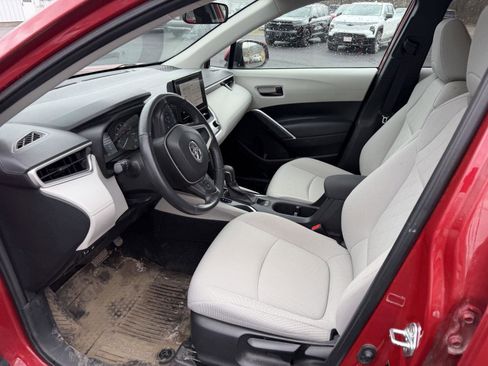 Used 2023 Toyota Corolla Cross LE w/ Moonroof Package image 13