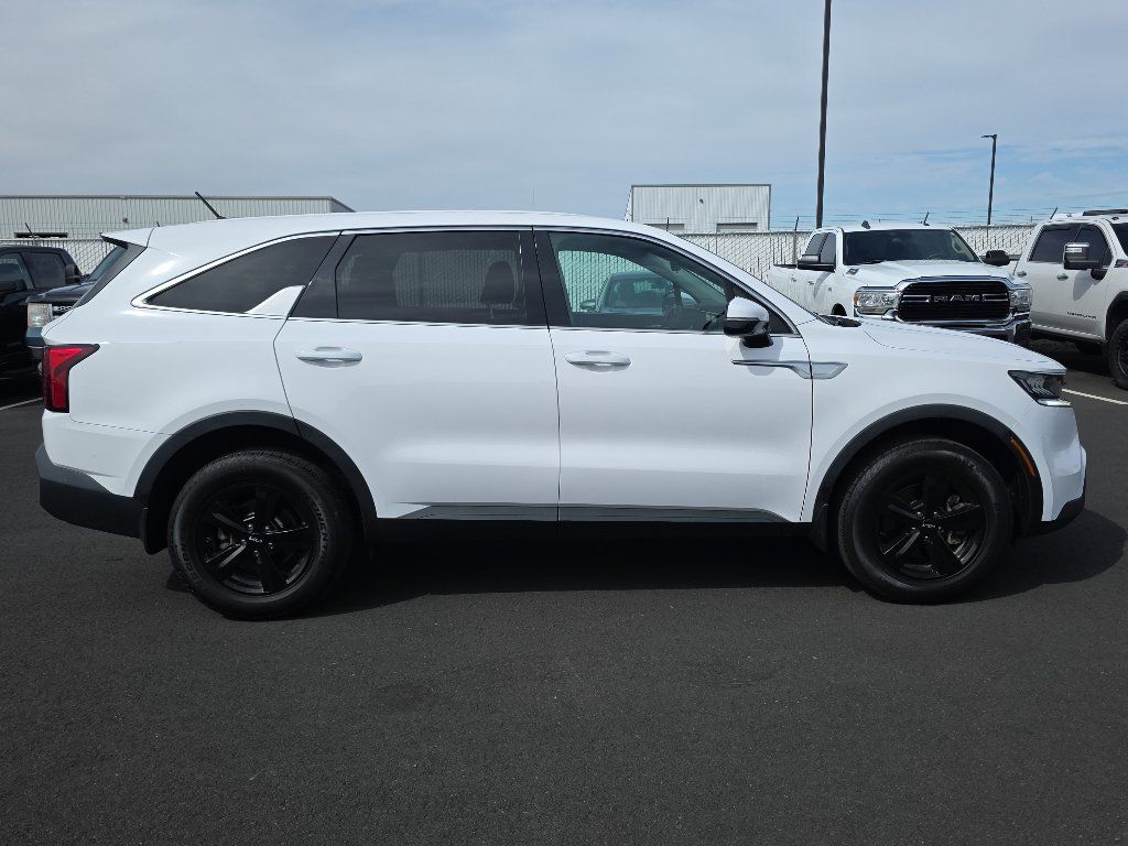 Used 2022 Kia Sorento LX AWD/4WD image 9