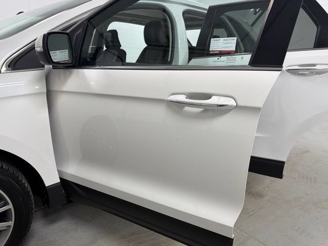 Used 2023 Ford Edge Titanium w/ Class II Trailer Tow Package AWD/4WD image 12