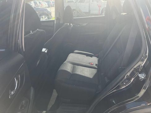 Used 2020 Nissan Rogue SV image 15