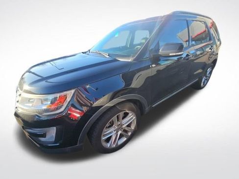 Used 2016 Ford Explorer XLT w/ Equipment Group 202A image 2