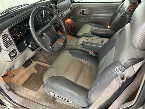 Used 2000 Chevrolet Tahoe Z71 w/ Comfort & Security Pkg image 59