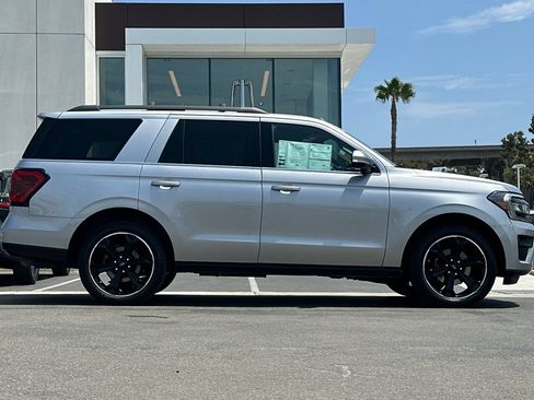 Certified 2022 Ford Expedition Limited AWD/4WD image 2