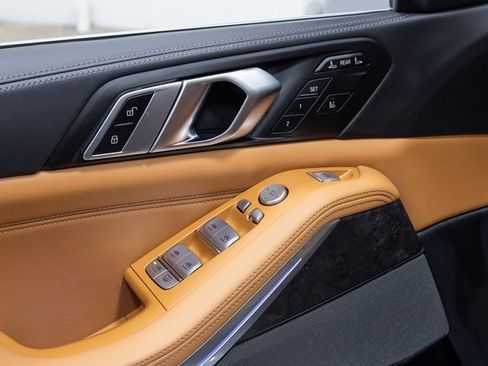 Used 2023 BMW X7 xDrive40i w/ Premium Package image 11