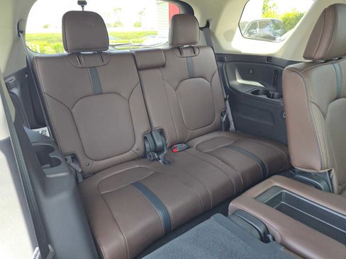 Used 2025 Honda Pilot Elite image 13